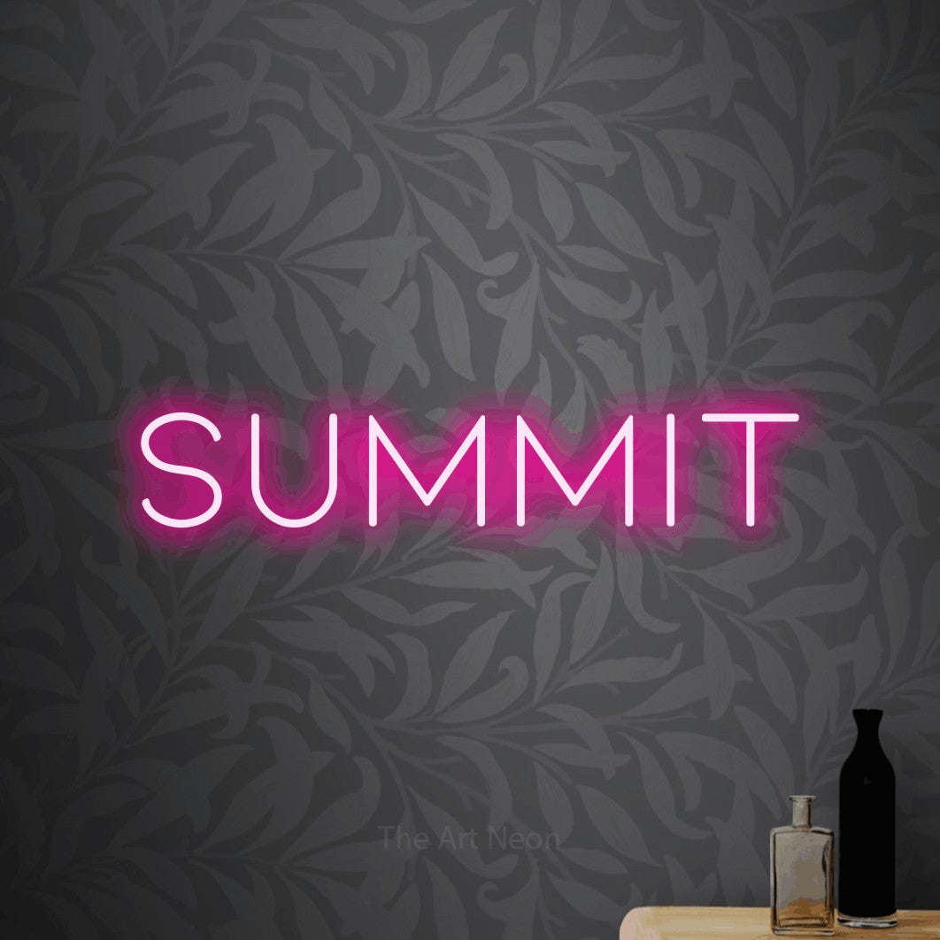 Enseigne néon à DEL à lumière rose vif, affichant « Summit » sur un papier peint floral gris pâle