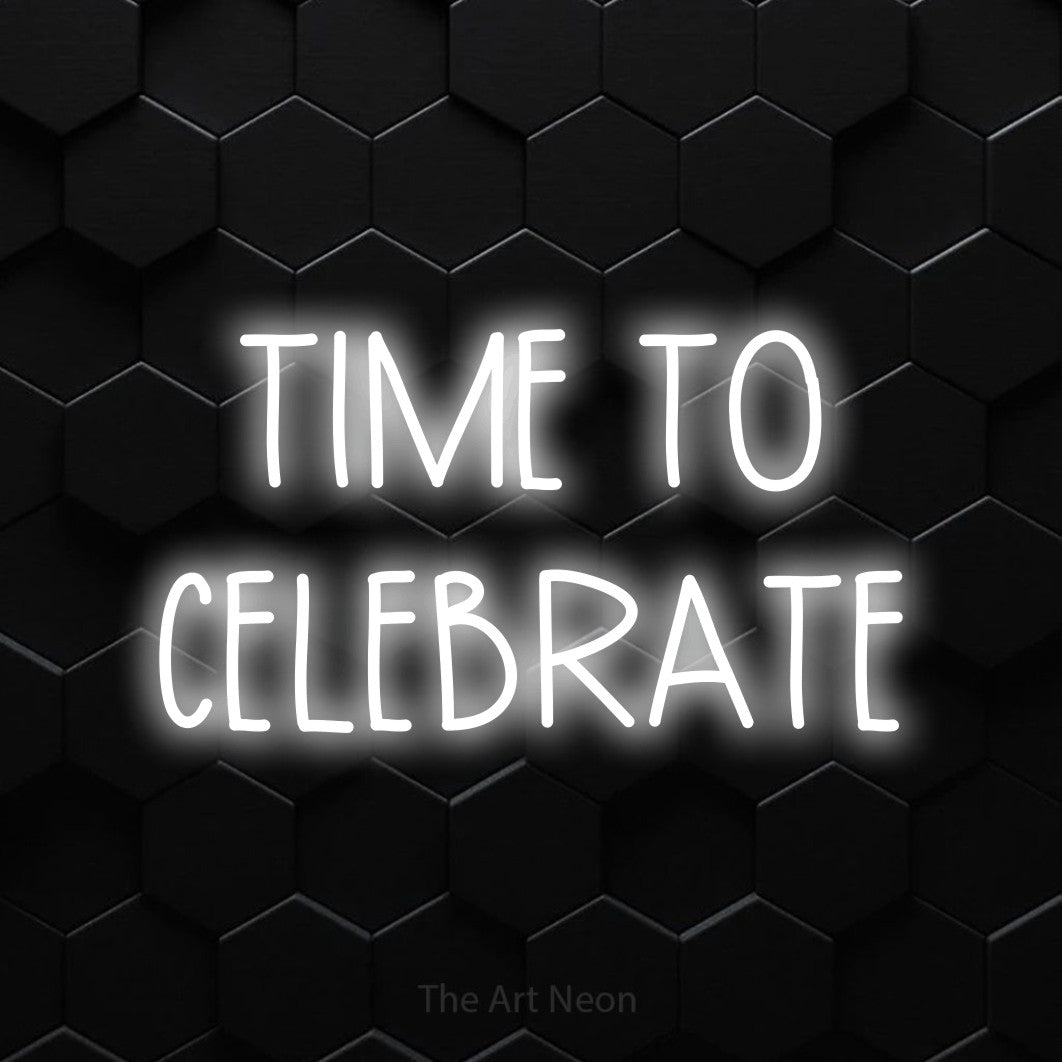 Enseigne néon à DEL à lumière blanche froide, affichant « Time to Celebrate » sur un mur hexagonal noir, pour décorer une fête