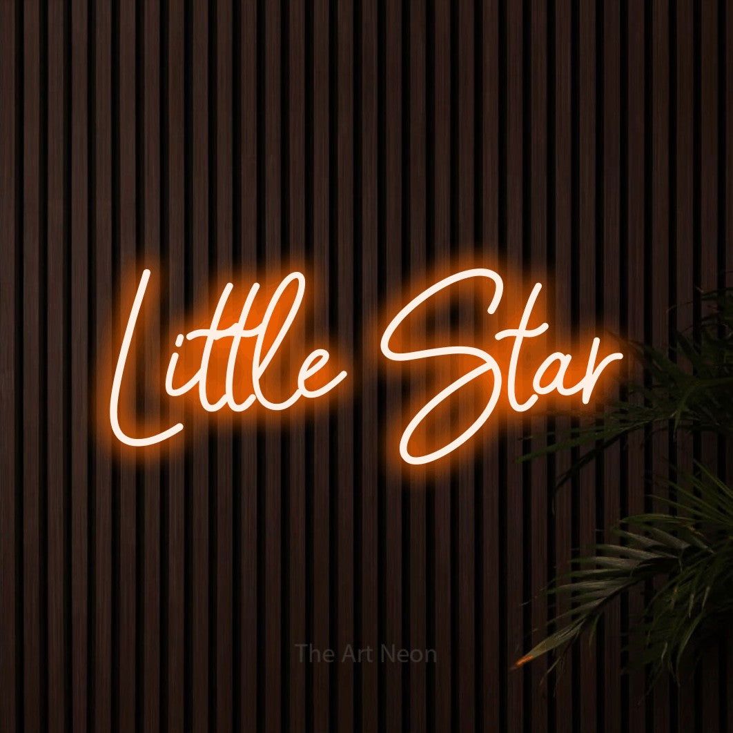 Enseigne néon à DEL à lumière orange, de style manuscrit, affichant « Little Star » sur des lattes de bois foncé, pour décorer une chambre de bébé