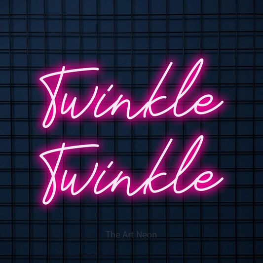 Enseigne néon à DEL à lumière rose vif, de style manuscrit, affichant « Twinkle Twinkle » sur un mur carrelé bleu foncé, pour décorer une chambre de bébé