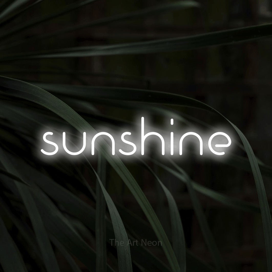 Enseigne néon à DEL à lumière blanche froide, affichant « Sunshine » sur des feuilles tropicales foncées, pour décorer une chambre de bébé
