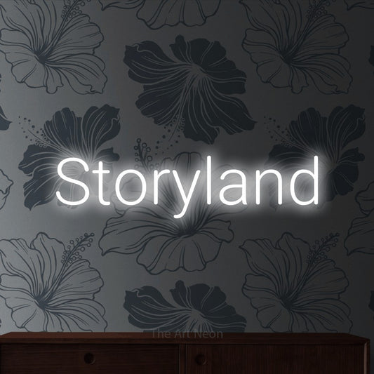 Enseigne néon à DEL à lumière blanche froide, affichant « Storyland » sur un papier peint floral gris, pour décorer une chambre de bébé