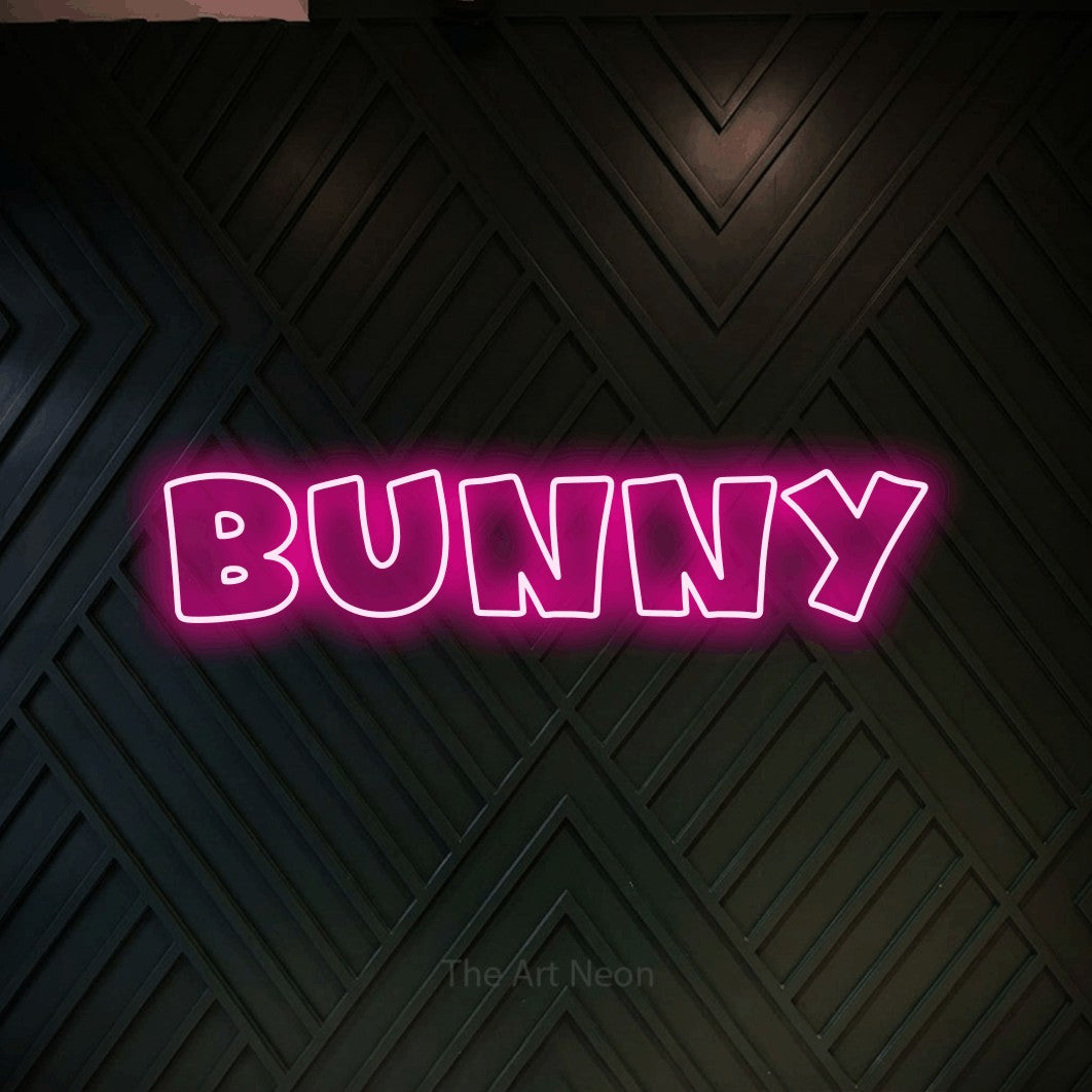 Enseigne néon à DEL à lumière rose vif, de style contour, affichant « Bunny » sur un mur géométrique en bois foncé, pour décorer une chambre de bébé