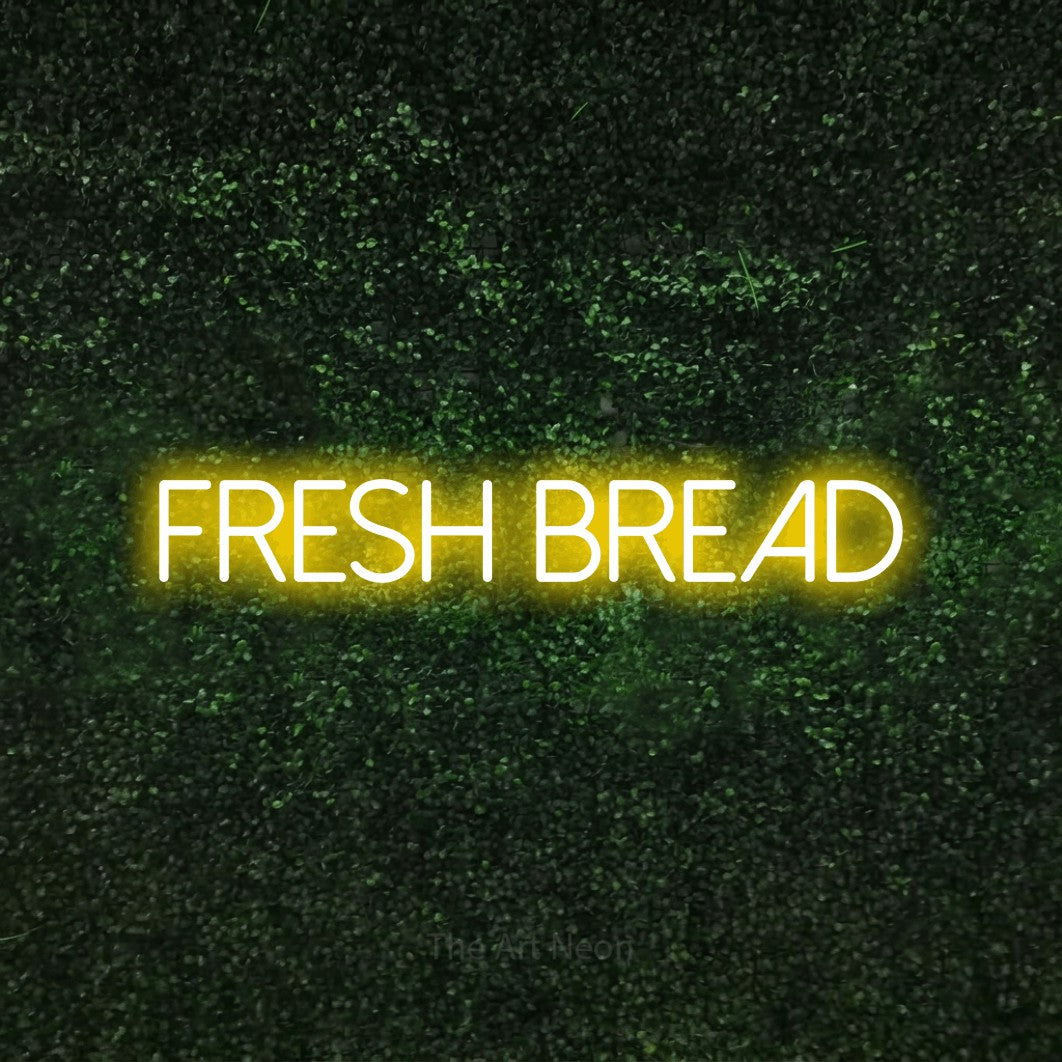 Enseigne néon à DEL à lumière jaune, affichant « Fresh Bread » sur un mur texturé de mousse verte, pour décorer une cuisine
