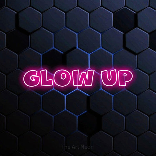 Enseigne néon à DEL à lumière rose vif, de style contour, affichant « Glow Up » sur un mur hexagonal bleu