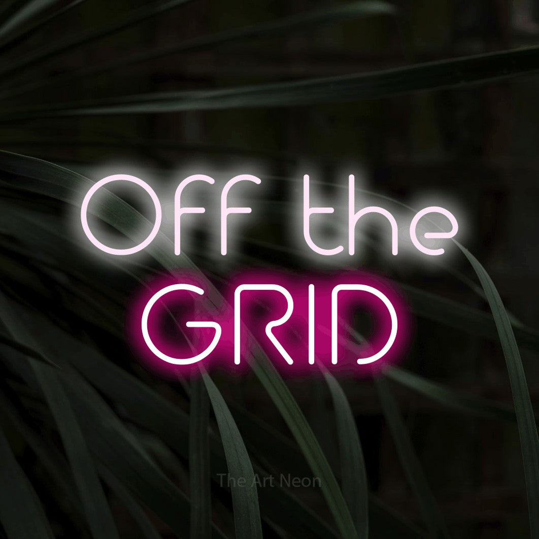 Enseigne néon à DEL à lumière rose vif et blanche froide, affichant « Off the Grid » sur des feuilles tropicales foncées