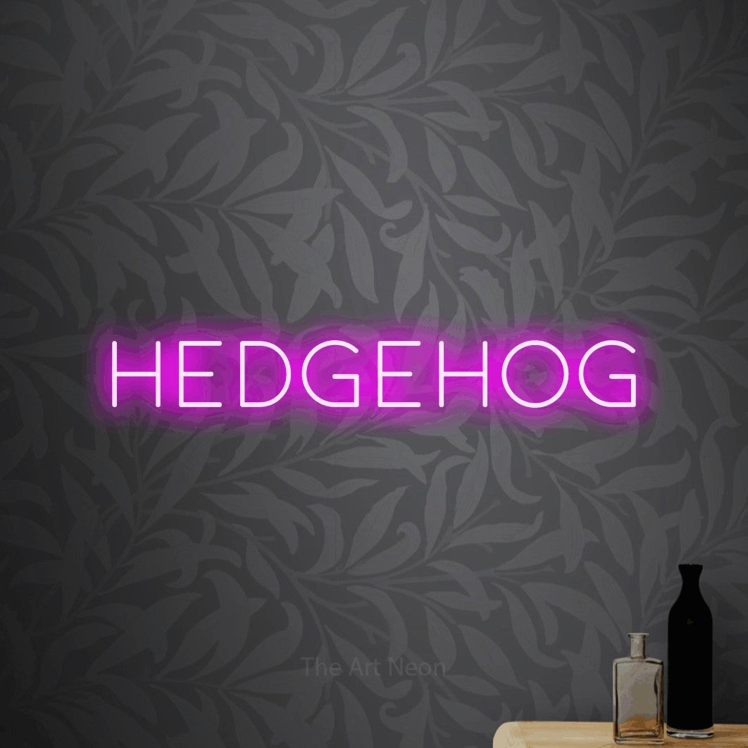 Enseigne néon à DEL à lumière rose, affichant « Hedgehog » sur un papier peint floral gris pâle