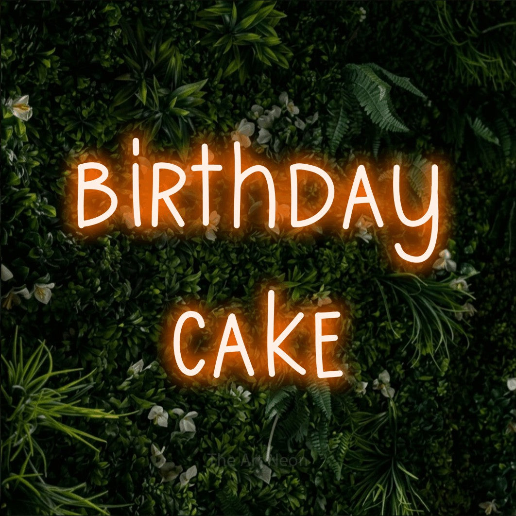 Enseigne néon à DEL à lumière orange, affichant « Birthday Cake » sur un mur de feuillage vert, pour décorer une fête