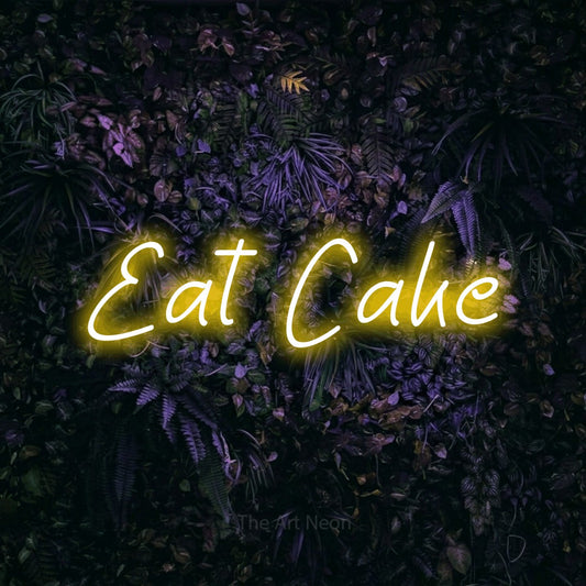 Enseigne néon à DEL à lumière jaune, affichant « Eat Cake » sur un mur floral violet, pour décorer une fête