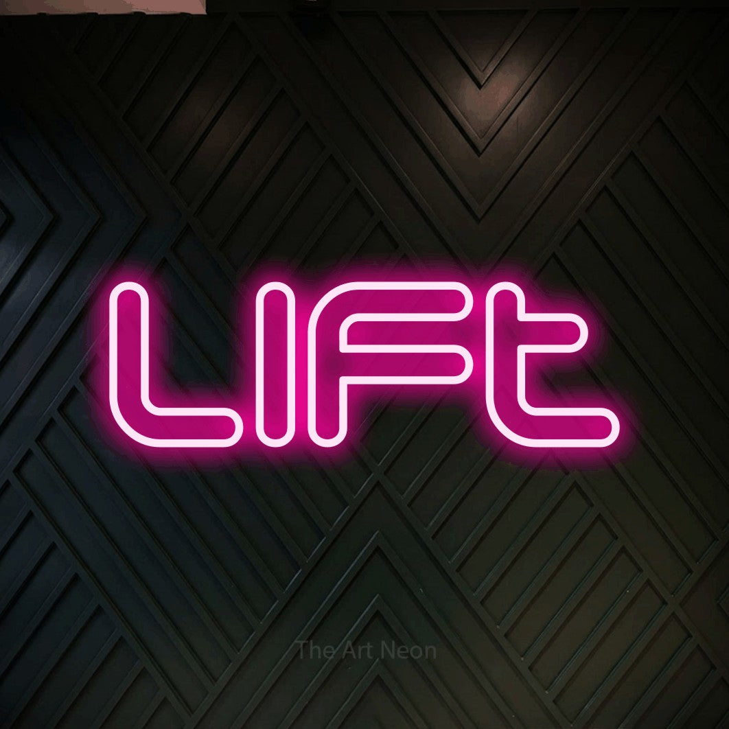 Enseigne néon à DEL à lumière rose vif, de style contour, affichant « Lift » sur un mur géométrique en bois foncé, pour décorer une salle d’entraînement