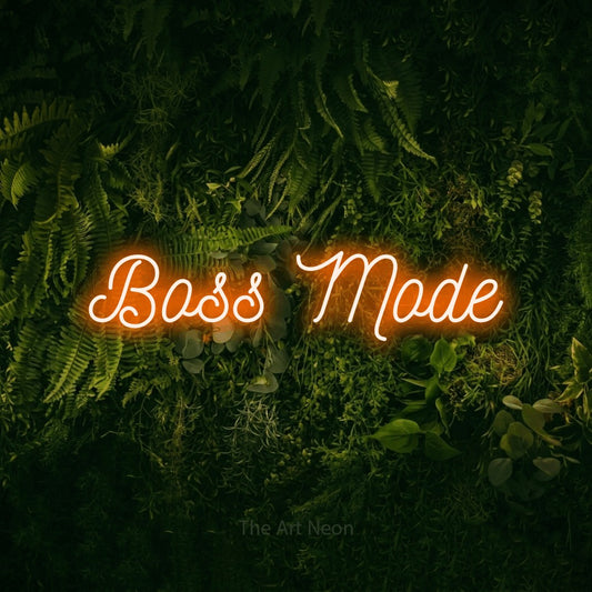 Enseigne néon à DEL à lumière orange, de style manuscrit, affichant « Boss Mode » sur un mur vert couvert de mousse, pour décorer un bureau