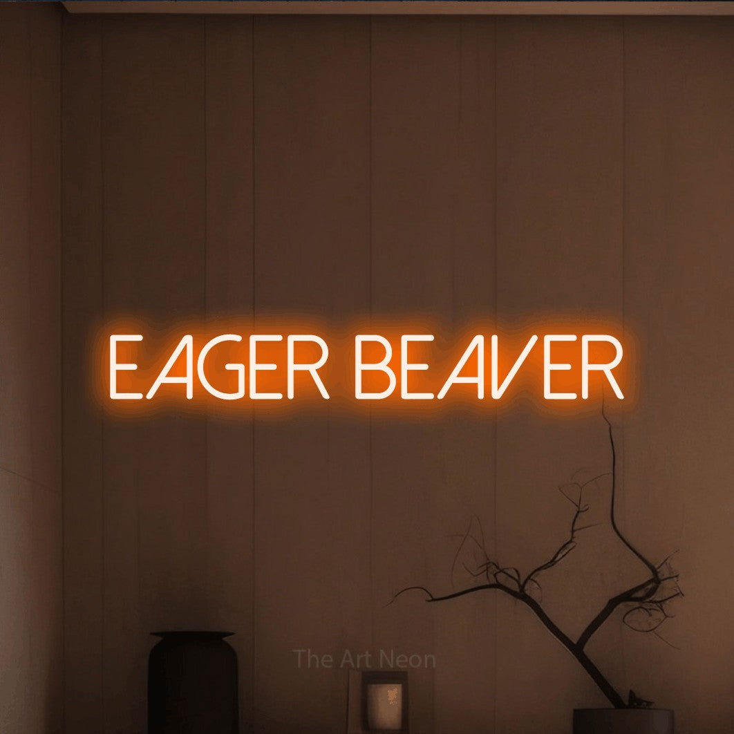 Enseigne néon à DEL à lumière orange, affichant « Eager Beaver » sur un mur brun chaleureux