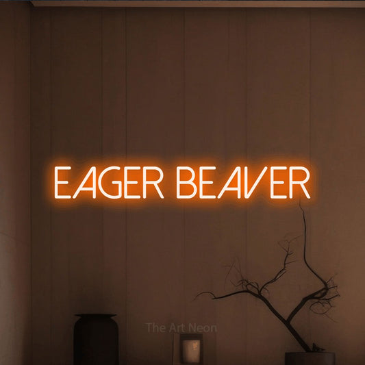 Enseigne néon à DEL à lumière orange, affichant « Eager Beaver » sur un mur brun chaleureux