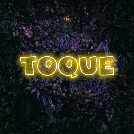 Yellow outline-style LED neon sign reading "Toque" against a purple floral wall