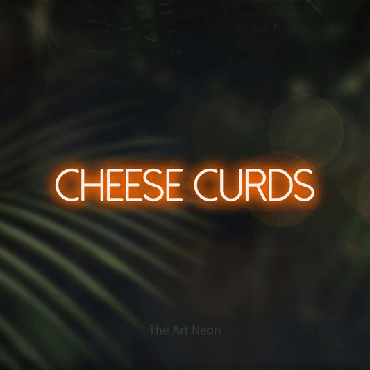 Enseigne néon à DEL à lumière orange, affichant « Cheese Curds » sur des feuilles de palmier foncées et floues