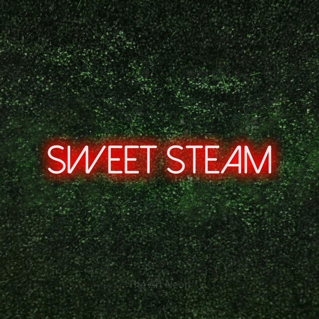 Enseigne néon à DEL à lumière rouge, affichant « Sweet Steam » sur un mur texturé de mousse verte