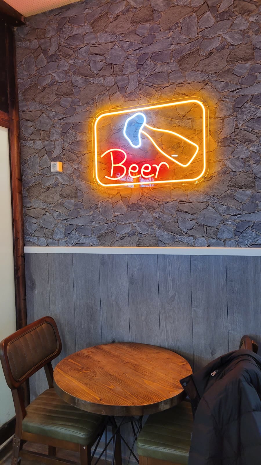 Warm-white WHERE ART MEETS TASTE LED neon installed above the Madez Lounge bar.