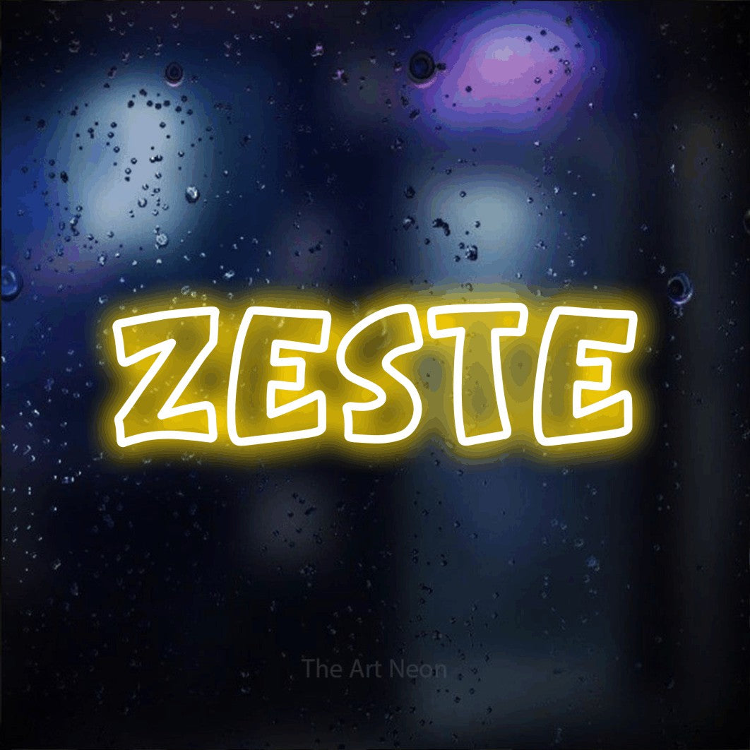 Lettrage en néon LED « Zeste » en jaune, en lettres arrondies dessinées en contour, présenté sur une vitre aux reflets bleus et violets, pour un bar à la maison.