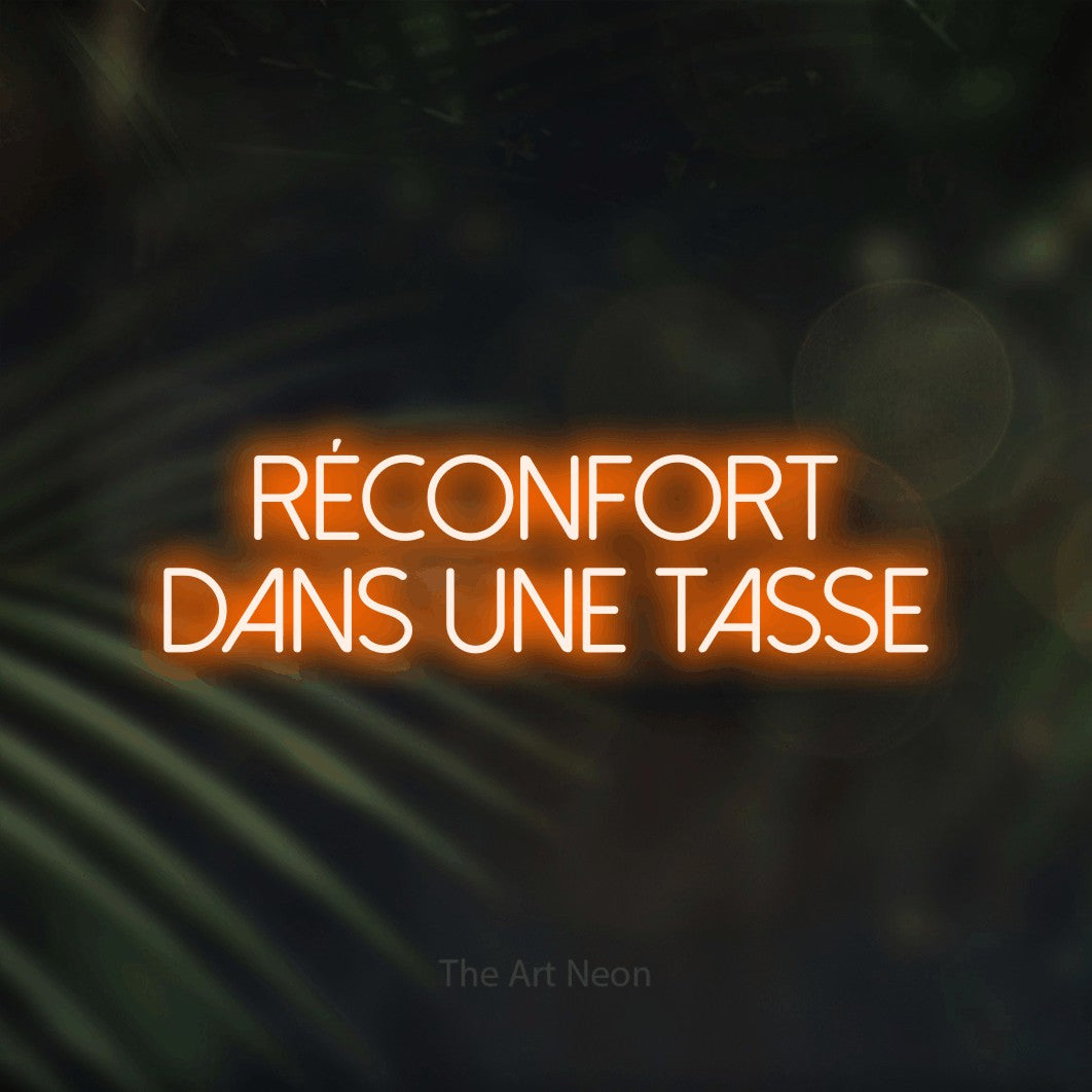 “Réconfort dans une tasse” LED neon sign in orange, with thin sans-serif lettering across 2 lines, shown against a blurred palm and bokeh-light backdrop.