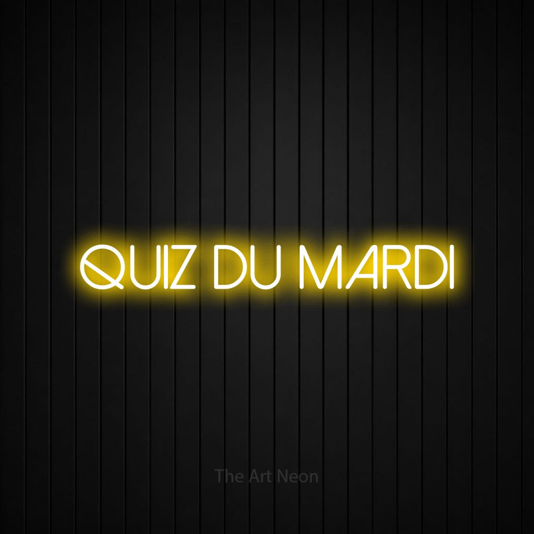 “Quiz du mardi” LED neon sign in yellow, with thin sans-serif lettering, shown against black vertical wall slats.