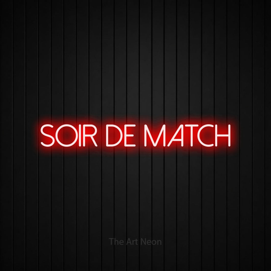 Lettrage en néon LED « Soir de match » en rouge, en lettres fines sans empattement, présenté sur un mur de lattes verticales noires, pour un bar ou un pub.