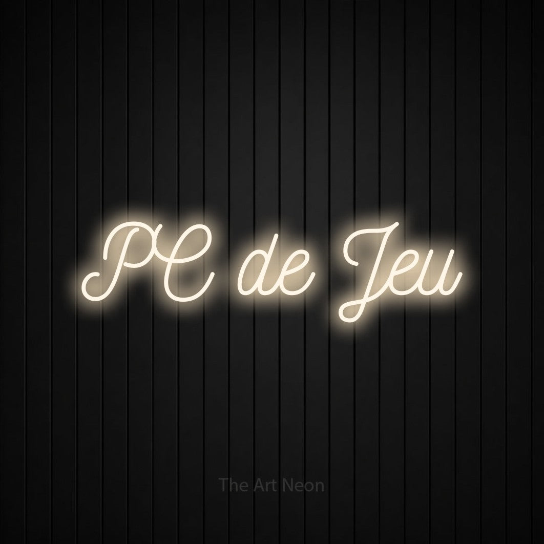 “PC de jeu” LED neon sign in warm white, with ornate cursive lettering, shown against black vertical wall slats.