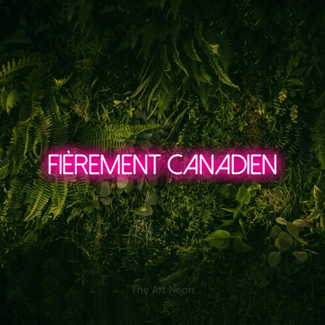Enseigne néon LED « Fièrement canadien » en rose vif, en lettres fines sans empattement, présentée sur un fond sombre de mousse et de forêt, pour un décor canadien.