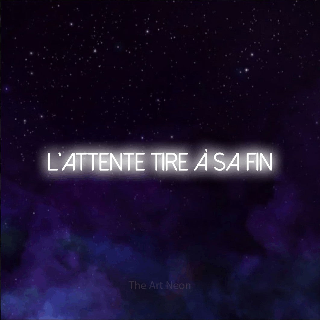 “L'attente tire à sa fin” LED neon sign in cool white, with thin sans-serif lettering, shown against a purple galaxy backdrop.