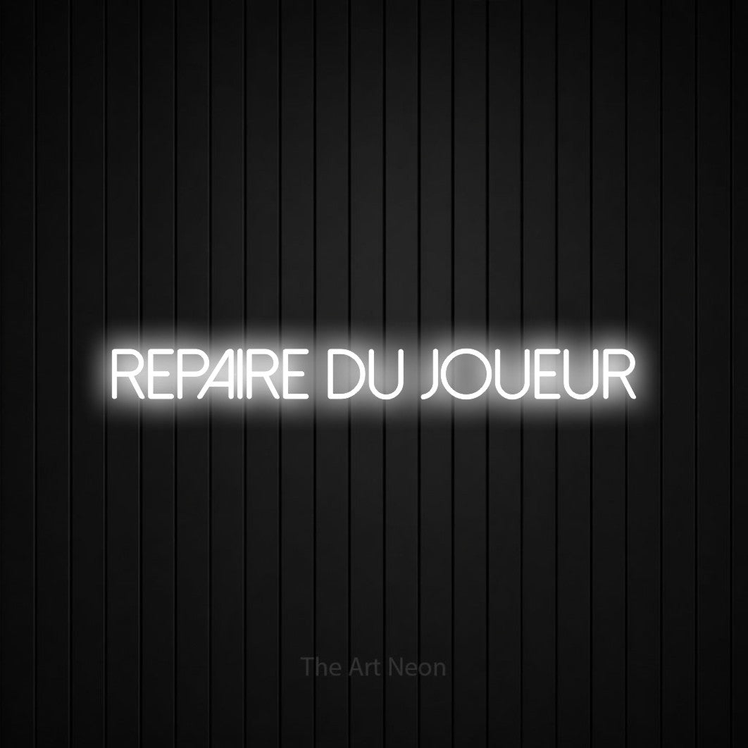 “Repaire du joueur” LED neon sign in cool white, with thin sans-serif lettering, shown against black vertical wall slats.