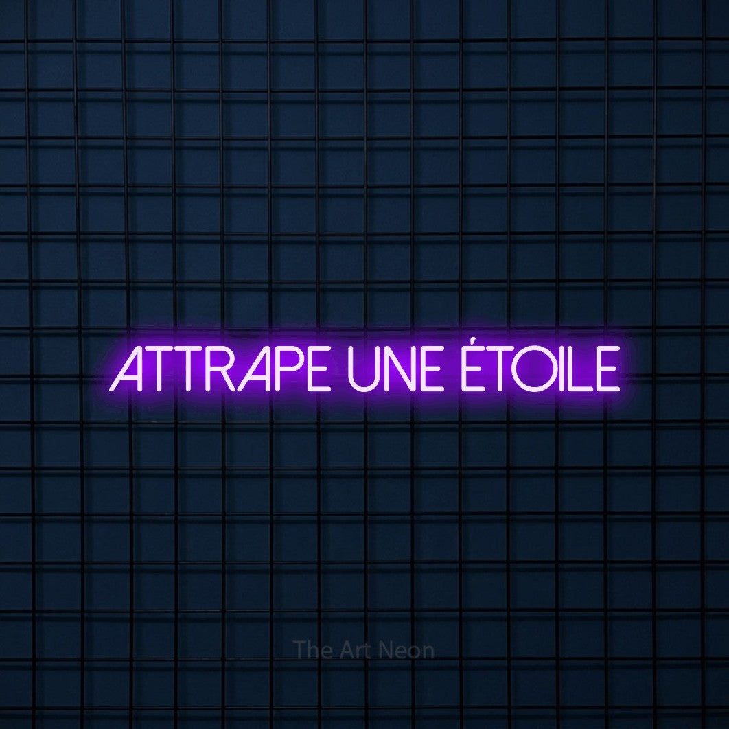 “Attrape une étoile” LED neon sign in purple, with thin sans-serif lettering, shown against a dark blue grid.