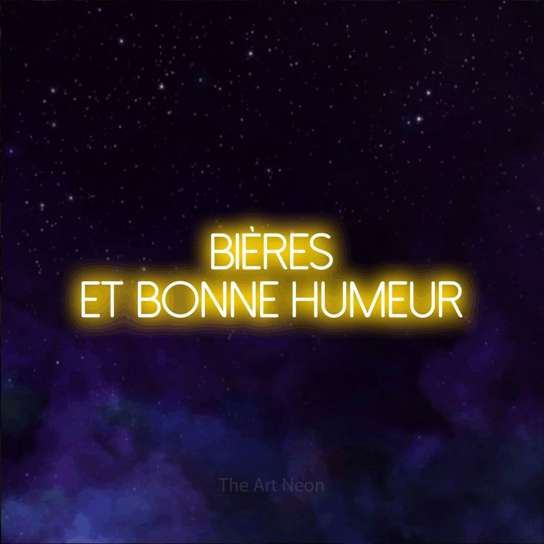 Aperçu d’une enseigne néon LED « Bières et bonne humeur » sur deux lignes en jaune, en lettres fines sans empattement, photographiée sur une texture de galaxie violette, pour un bar ou un pub.