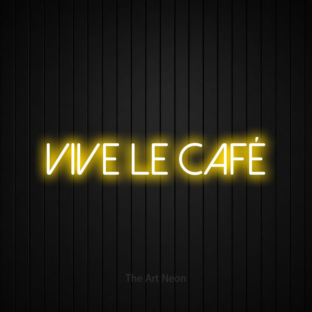 Composition en néon LED « Vive le café » en jaune, en lettres fines sans empattement, mise en valeur sur un mur de lattes verticales noires, pour une cuisine.