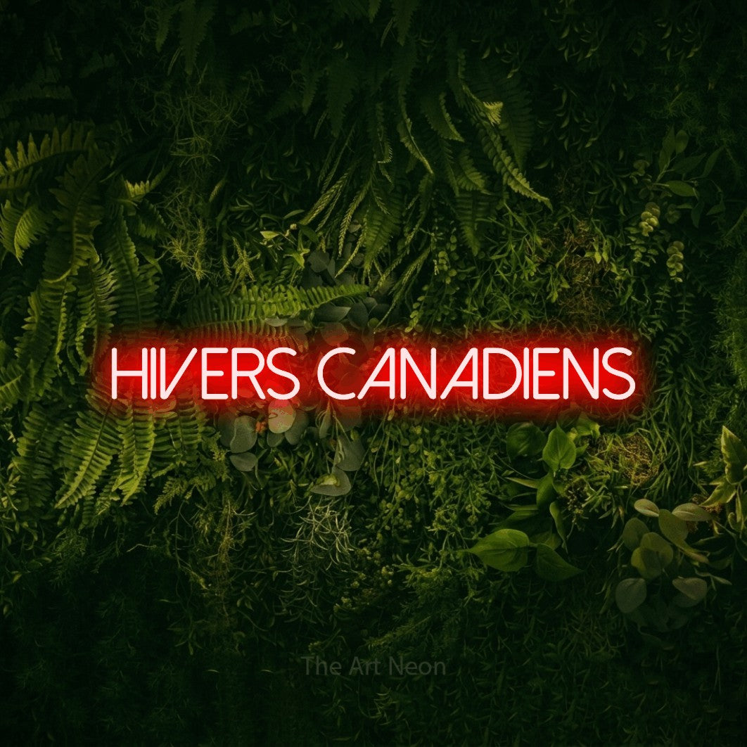 Aperçu d’une enseigne néon LED « Hivers canadiens » en rouge, en lettres fines sans empattement, photographiée sur un fond sombre de mousse et de forêt, pour un décor canadien.