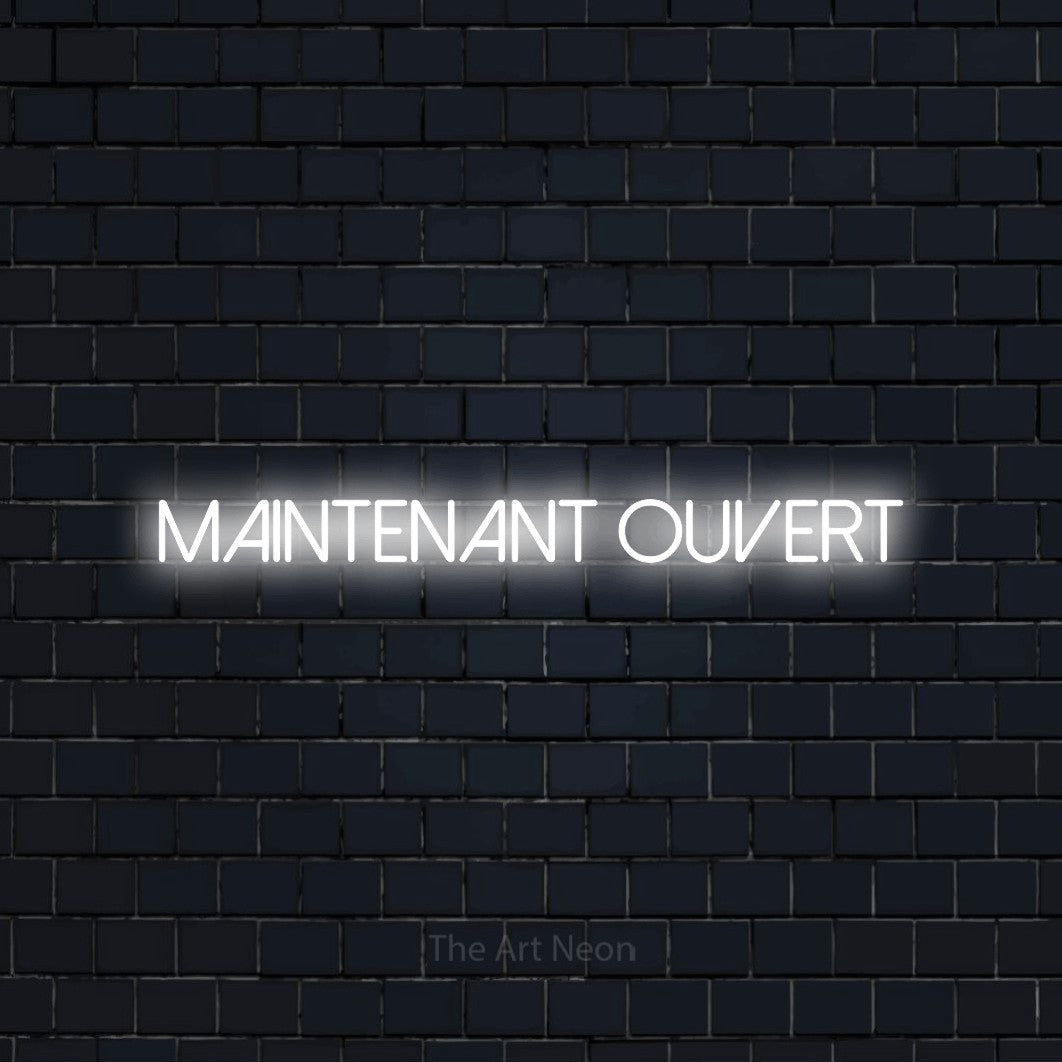 “Maintenant ouvert” LED neon sign in cool white, with thin sans-serif lettering, shown against a dark navy brick wall.